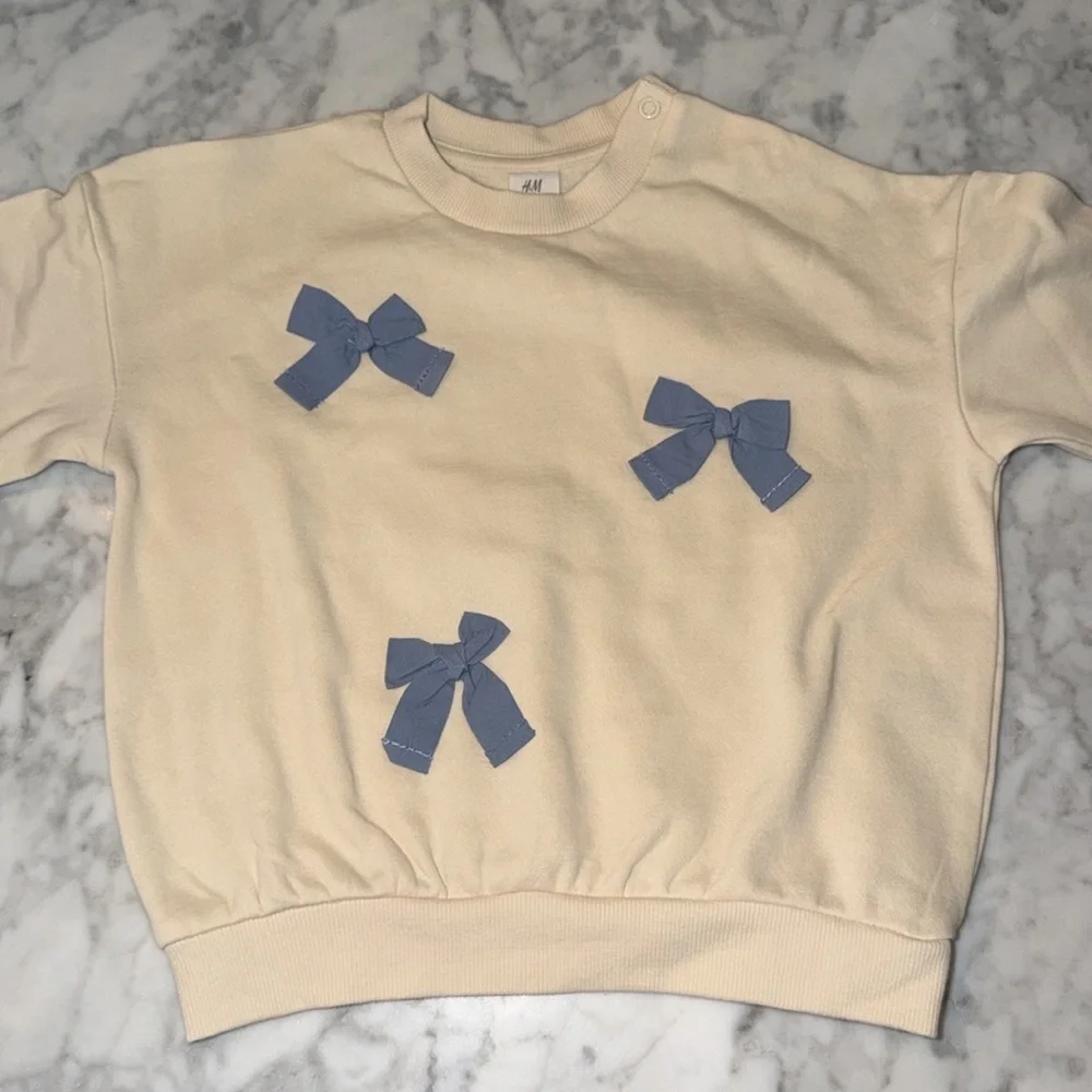 H&M adorable sweatshirts